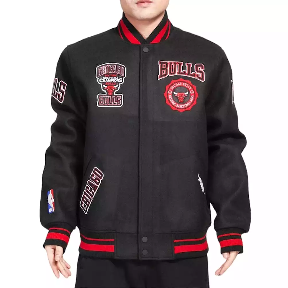 Pro Standard Chicago Bulls Crest Emblem Rib Wool Varsity Jacket (Black/Red)